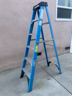 Werner 6ft Fiberglass Step Ladder - 250 lb Capacity