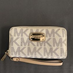 Michael kors store clutch wallet