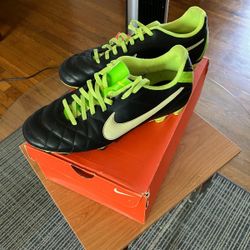 Soccer Shoes, Size 9