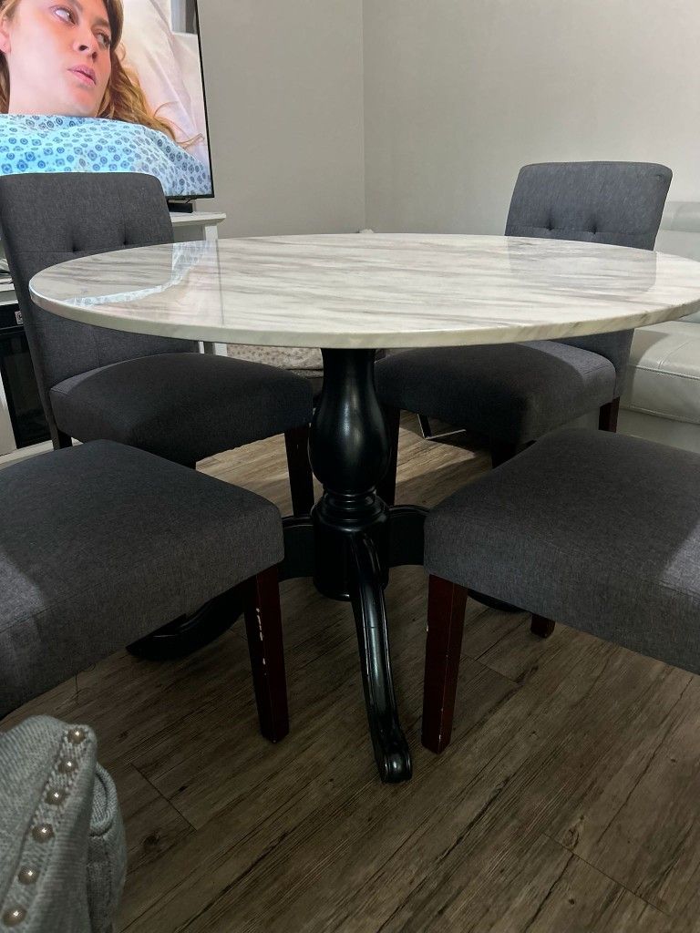 Ikea Table And 4 Chairs 