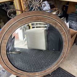 25 x 36 ”  ROUND IRON ORNATE BEVELED DECORATIVE MIRROR !! Reduced Price For Fast Sale 👍👍 XLNT ( FIRST COME FIRST SERVE- Deal 🔥