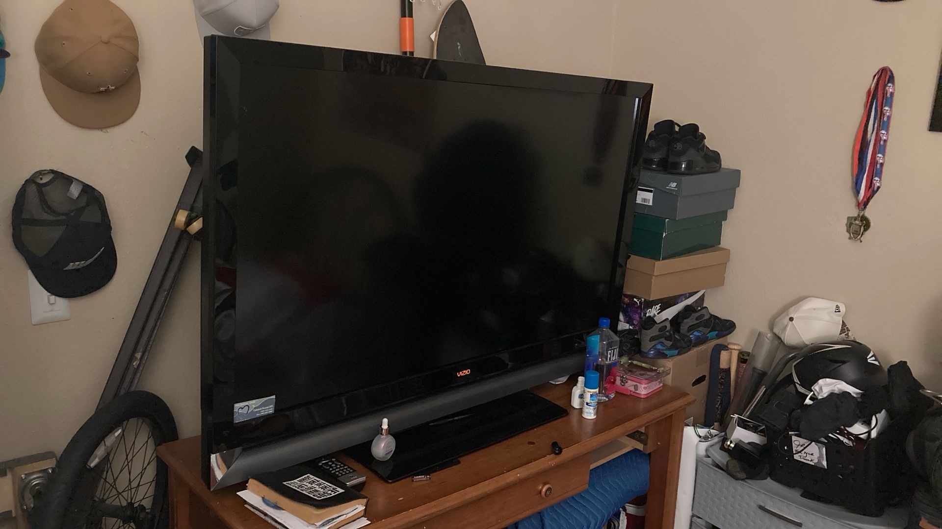 50!inch Vizio Hardly Use with Controller 