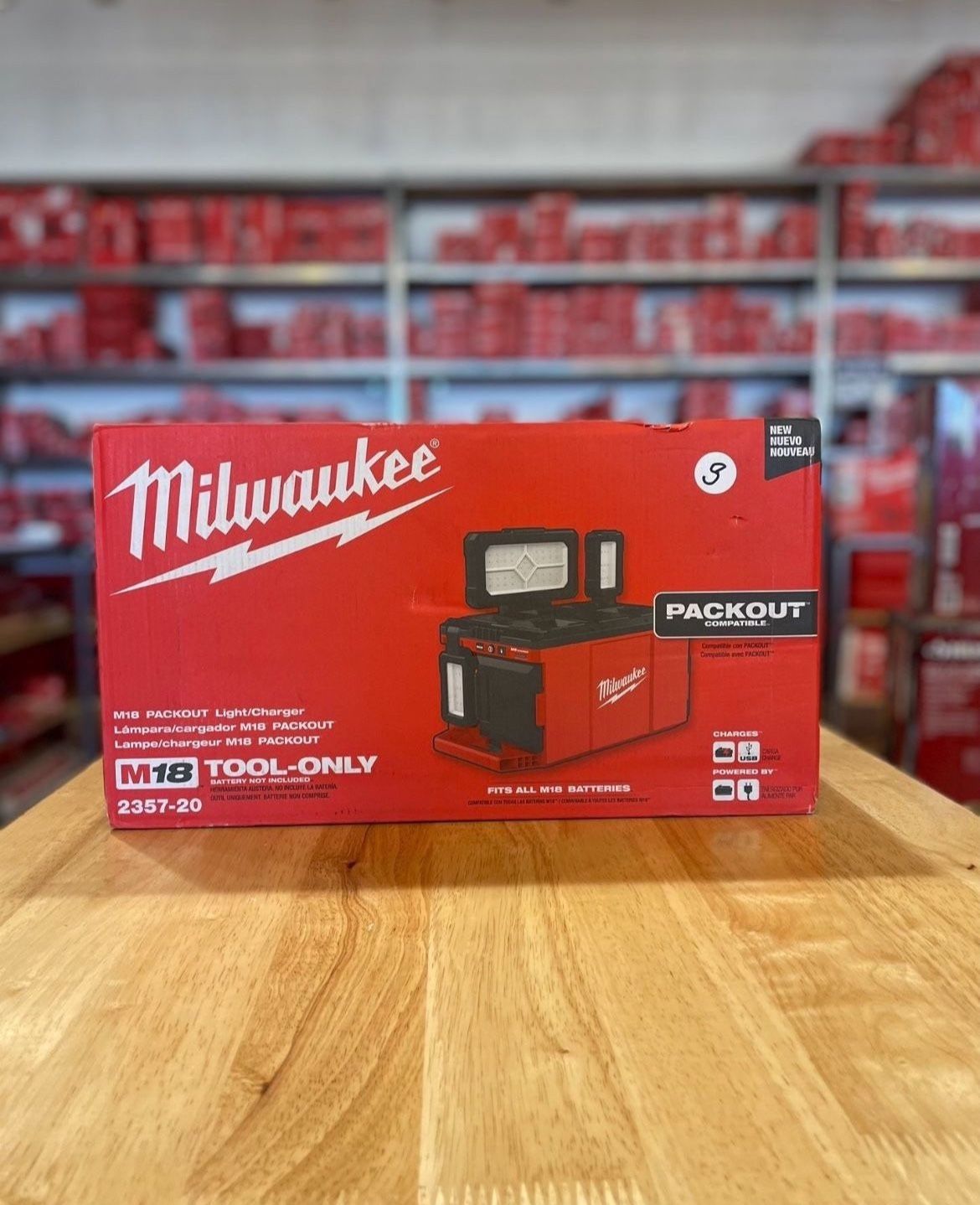 🟠SALE🟠 Milwaukee M18 Packout Light/Charger (tool Only) 2357-20