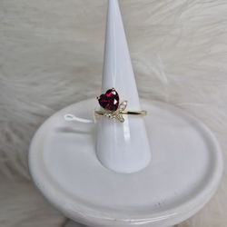Beautiful Heart Flower Ring. Size #9...Excellent High Quality Jewelry Hypoallergenic Waterproof Non Tarnish 14K Gold Laminated  35$