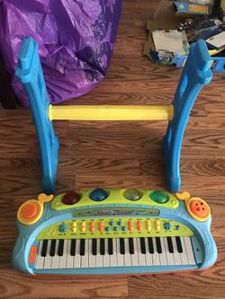 Toddler piano with stand. $10