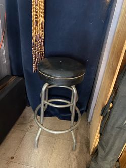 Vintage swivel barstool 30 1/2” high
