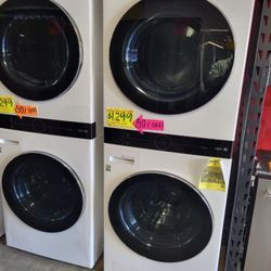 LG ThinQ WashTower Single Unit Front Load Washer 4.5 Cubic Feet Dryer 7.4 Cubic Feet B2NX