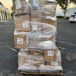 Christmas Tree Pallet – About 15 Trees | Liquidation Lot