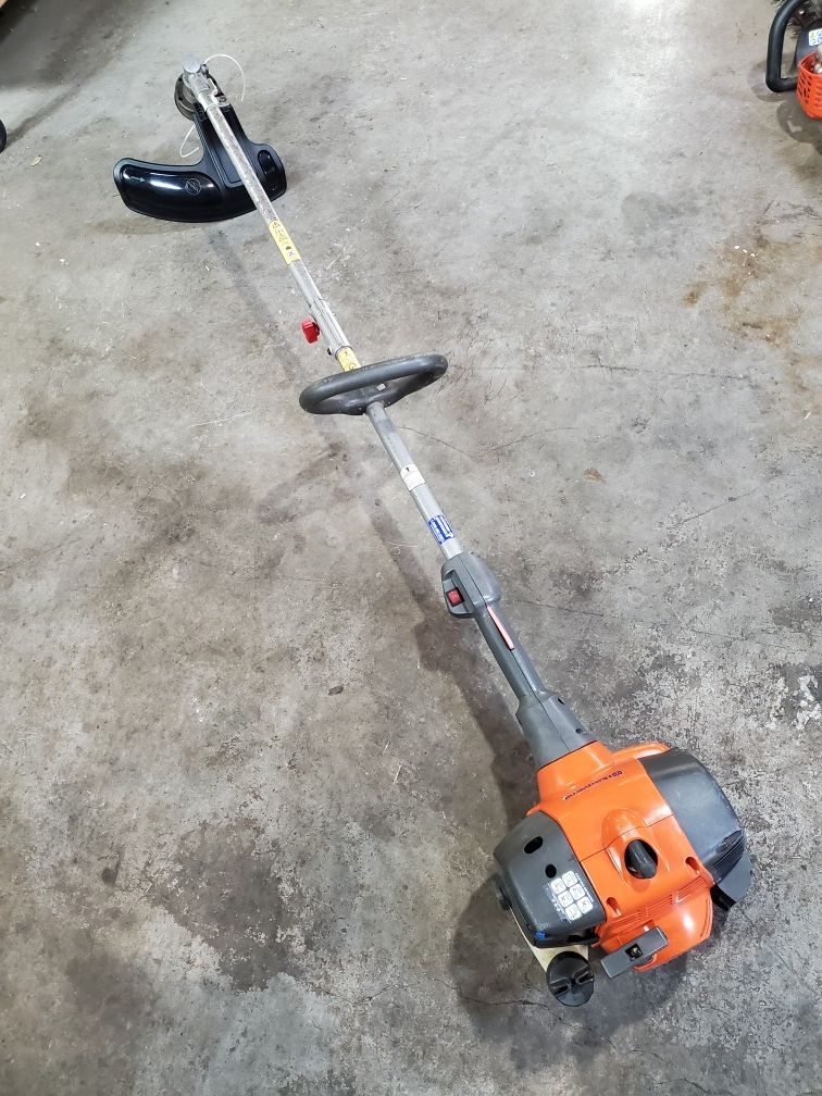 Husqvarna 128LD Straight Shaft Gas String Trimmer/ Weed Eater for Sale in Renton, WA OfferUp
