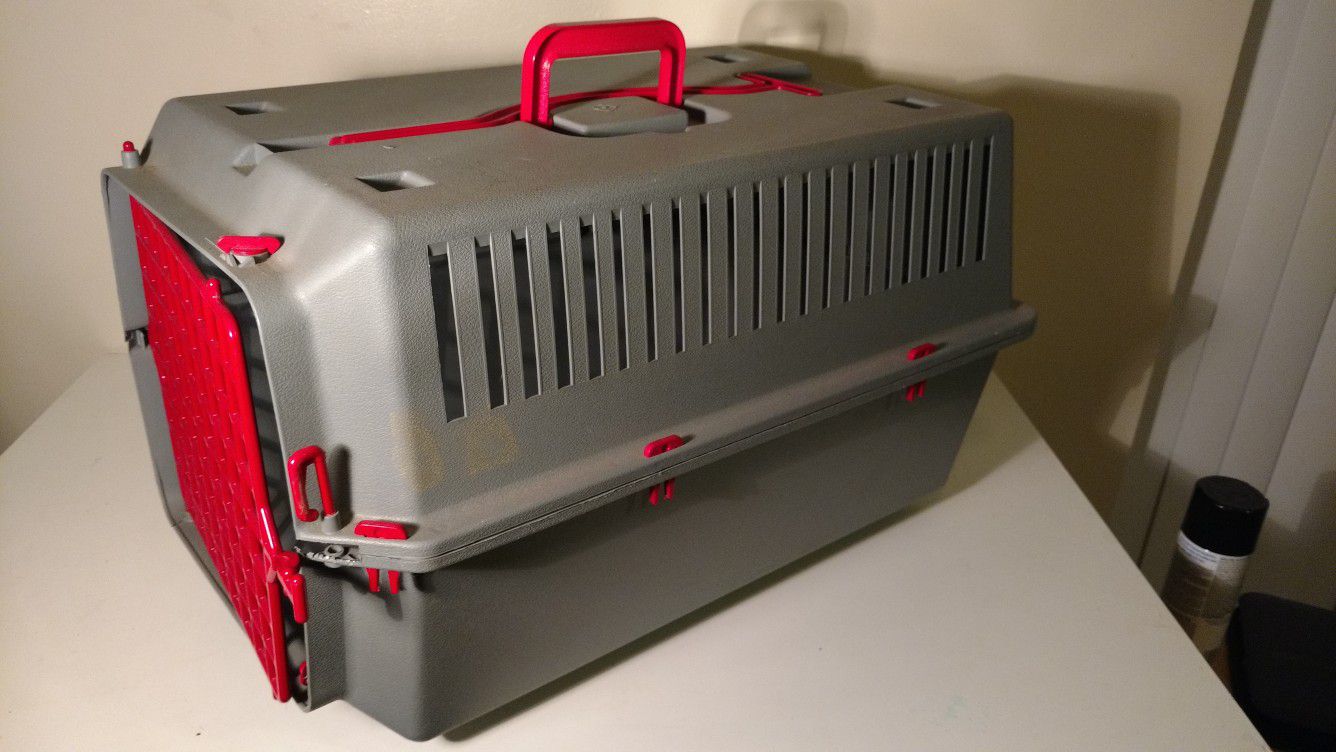 Styllete brand rolling Buckeye color 20 in dog crate