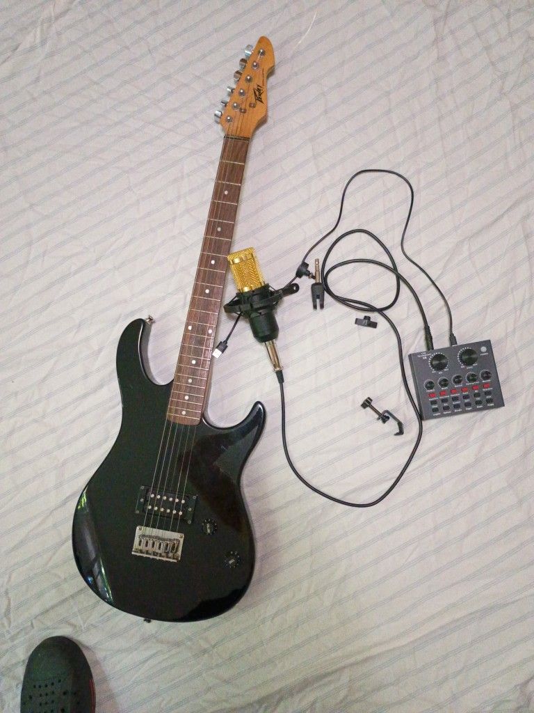 Peavey Rockmaster 6 String & Mixer+Mic