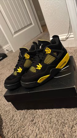 Air Jordan 4 Retro Thunder