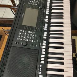 Yamaha Psr 775