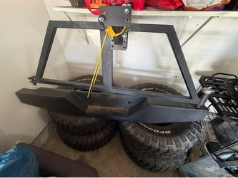 Jeep rear bumper tire carrier
