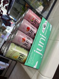 Juni Decaf water
