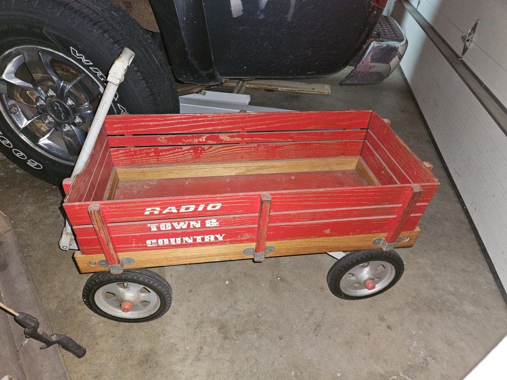 Vintage Town And Country Radio Flyer Wagon