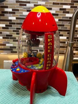 Authentic Disney Store Pixar Toy Story Pizza Planet Space Crane claw Arcade.