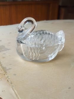 Crystal nesting swan dish