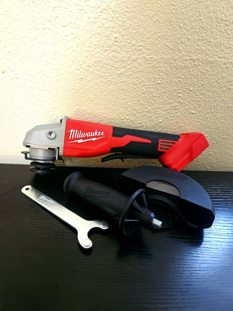 MILWAUKEE M18 FUEL 4 1/2 5" ANGLE GRINDER