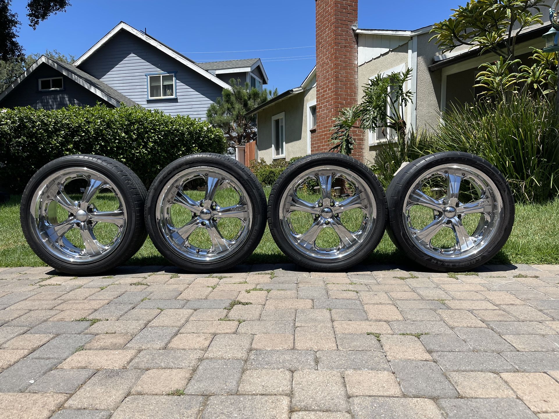 5 Lug Nut Rims/ Rines De 5 birlos (5x114.3) size: 20”