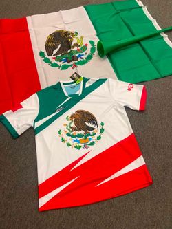 Playera de México con bandera y trompeta
