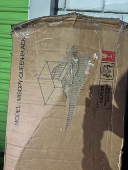 Black Queen Metal Bed Frame and brand new picture