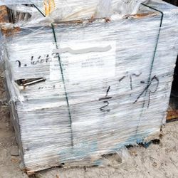 NEW - Crate of 1400 Farm Fence - 24" Crossarm w 1.25" T Post Fencing