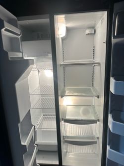 GE Side-by-Side Refrigerator Freezer