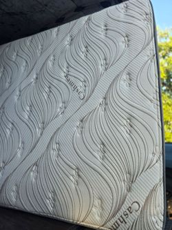 Queen size matress with Boxpring free Delivery