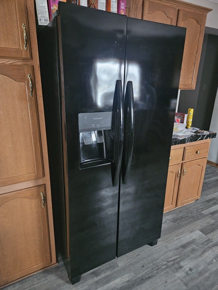 Frigidaire Side By Side