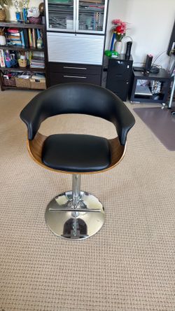 Bar stool