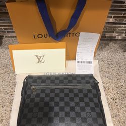 LV messenger Bag