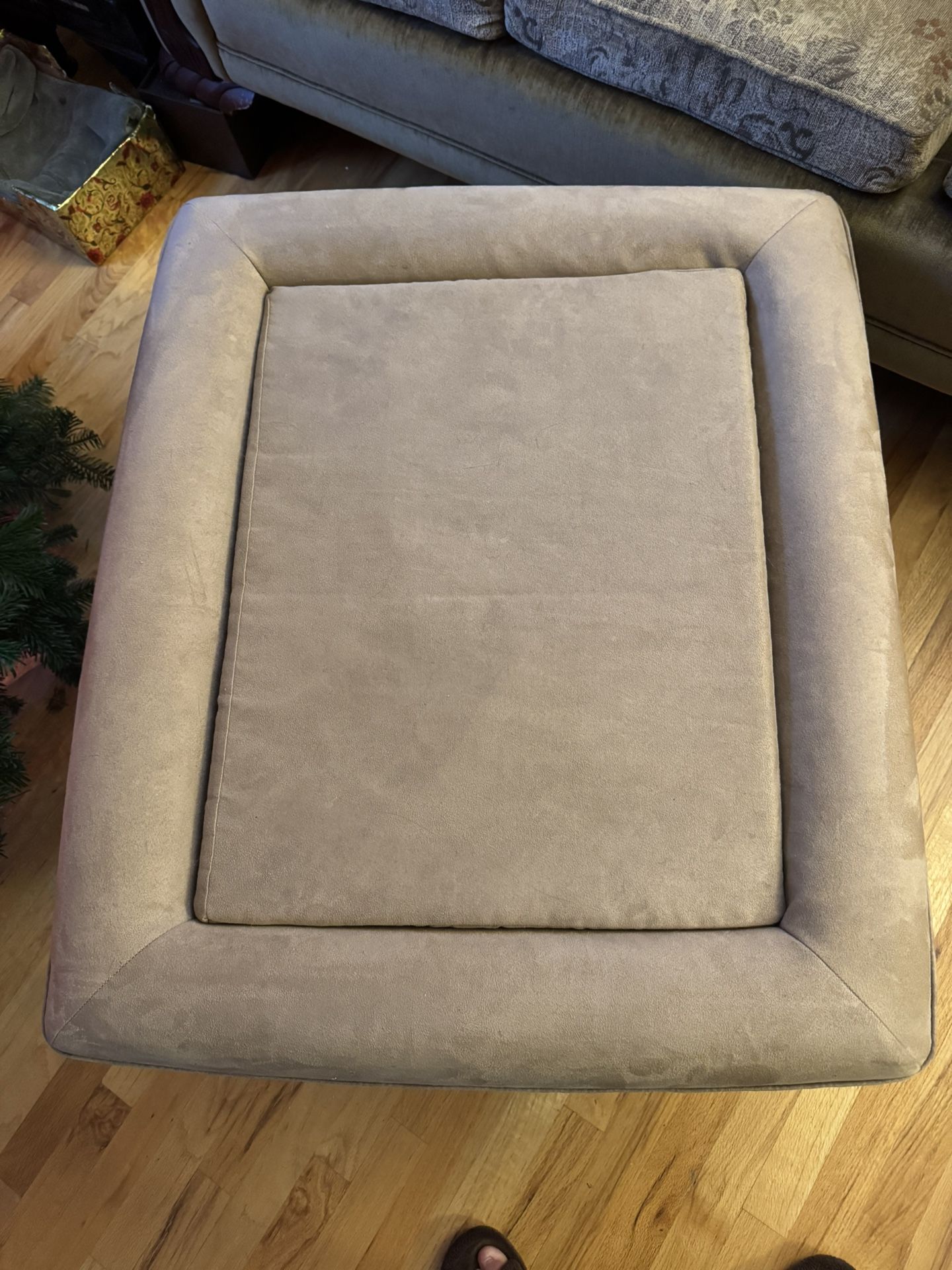 Large, Quality Shmackers Dog Bed
