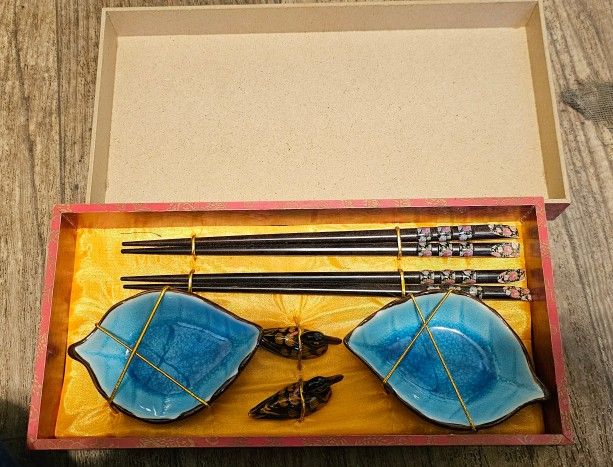 Elegant Chopstick Set With Gift Box