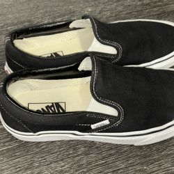 Women’s Size 8 Black Classic Vans