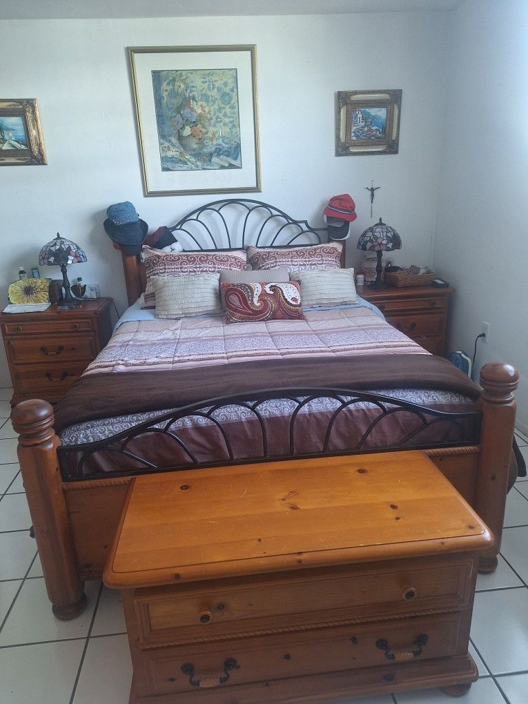 6 piece Solid Wood Bedroom set