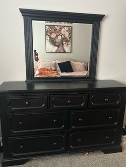 Dresser, Chest & Nightstand Set