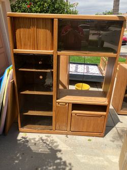 Entertainment center