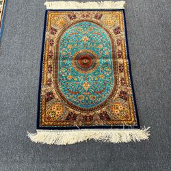 100% silk machine made 3x1.11 Ft.