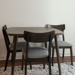 Dinning Table With 4 Chairs 