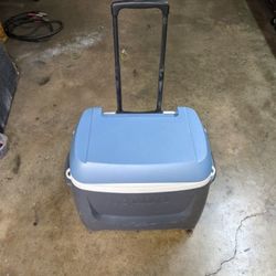 Igloo Rolling Cooler With Drain