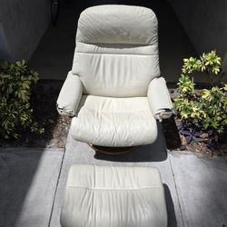 EKORNES  STRESSLESS SUNRISE RECLINER WITH OTTOMAN  WHITE LEATHER AND TEAK MADE IN NORWAY OR BEST OFFER