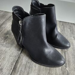 Women Boots Size 8 