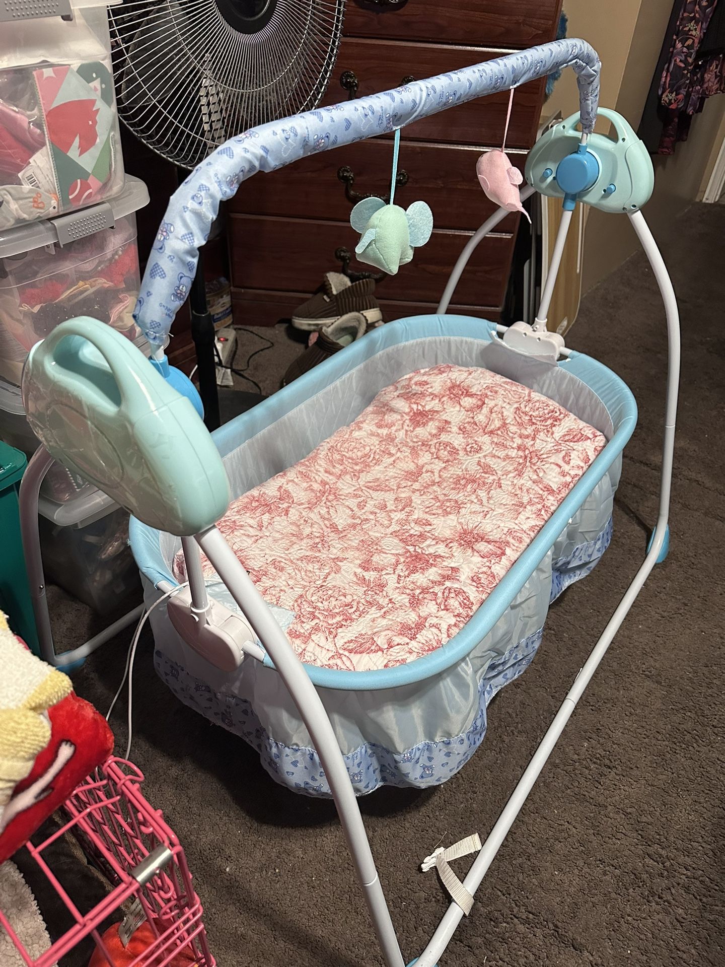 Auto Swing Electric Baby Crib Cradle Bluetooth NB / Infant Sleep Bed