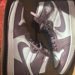 Jordan 1s Size 11   Box Included 