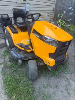 2016 cub cadet xt1 riding lawnmower