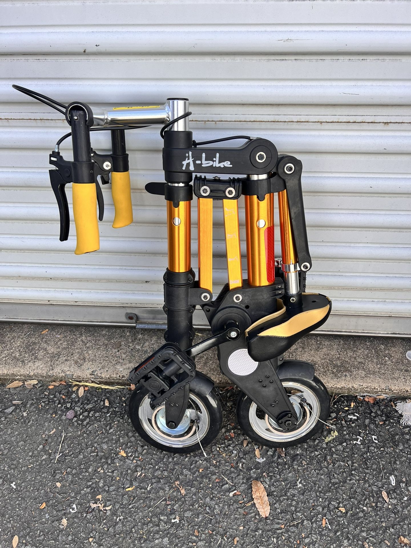 BRAND NEW FOLDING BICYCLE ALUMINUM DETAILS ON PICTURES FOR SALE