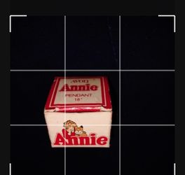  Avon Annie Pendant 18"