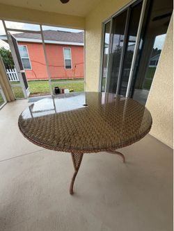 Patio dinner table 50”