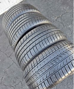 255/45/19 Michelin Tires con 80% de vida las 4